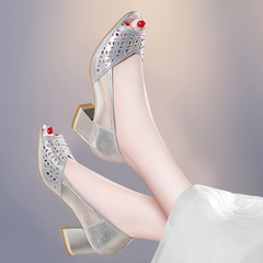 Sandalen mit offener Spitze und Plateausohle