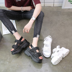 Lässige Strandsandalen