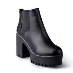 Hohe Pumpstiefel aus Leder mit quadratischem Absatz