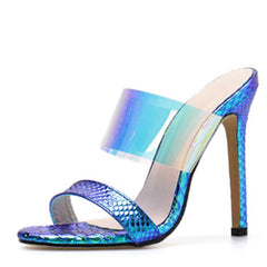 Chanclas transparentes con tacones altos