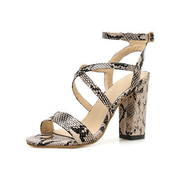 Sandalias de cuero con tacones altos