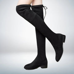 Hohe Stiefel mit quadratischem, niedrigem Absatz