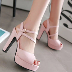 Lässige Sandalen mit quadratischem High Heels