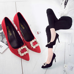 Spitze Hochzeitsschuhe mit Strasssteinen