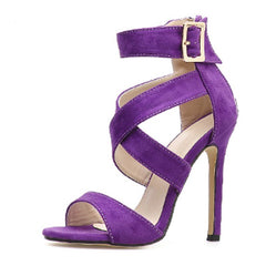 Sandalen mit hohen Absätzen und Schnallen