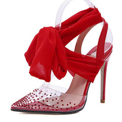 Pumps mit spitzer Spitze