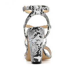 Sandalias de cuero con tacones altos