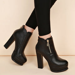 Stiefeletten mit hohem Absatz