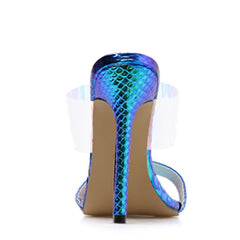 Chanclas transparentes con tacones altos