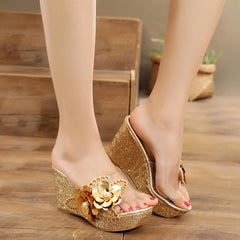 Chanclas de plataforma con flores