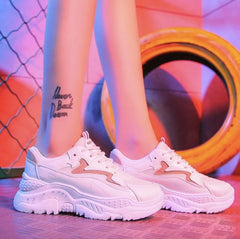 Lässige Mesh-Plateau-Sneakers