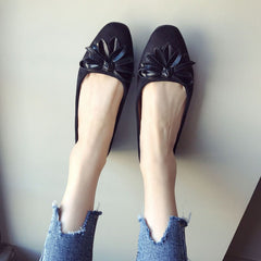 Zapatos planos de piel auténtica con lazos