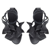 Sandalen mit offenem Zehenbereich und Blumenmuster