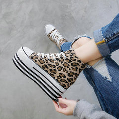 Lässiger Canvas Plateau Sneaker mit Leoparden-Print