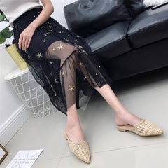 Flache Flip-Flops mit spitzer Spitze