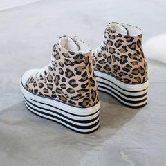 Lässiger Canvas Plateau Sneaker mit Leoparden-Print