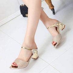 Sandalen mit quadratischem Absatz