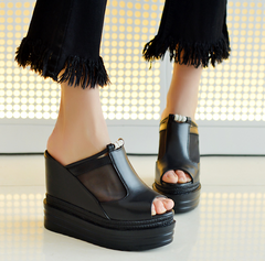 Lässige Flip-Flops mit offener Zehenpartie und Plateausohle