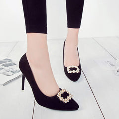 Spitze Hochzeitsschuhe mit Strasssteinen