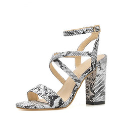 Sandalias de cuero con tacones altos