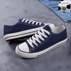 Lässige flache Schuhe aus Segeltuch