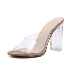 Chanclas transparentes con tacones altos