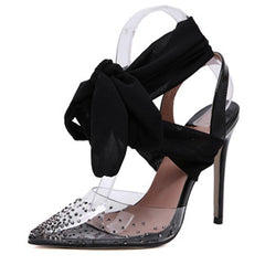 Pumps mit spitzer Spitze