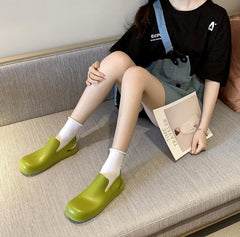 Flache Strandsandalen