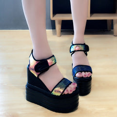 Sandalen mit dicker Sohle