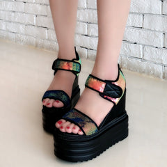 Sandalen mit dicker Sohle