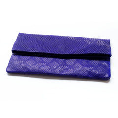 Lässige Clutch aus Schaffellleder im Umschlagdesign
