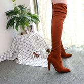 Botas altas sin cordones con tacones altos