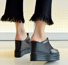 Lässige Flip-Flops mit offener Zehenpartie und Plateausohle