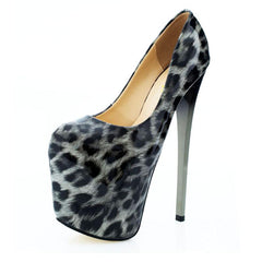 Plateaupumps mit Leopardenmuster
