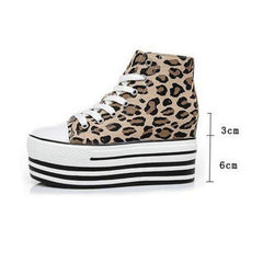 Lässiger Canvas Plateau Sneaker mit Leoparden-Print