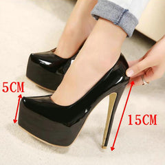 Plateaupumps aus Leder