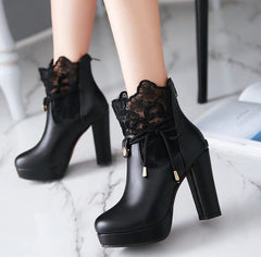 Botines de piel suave con cordones