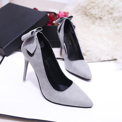 Wildlederschuhe mit hohen Absätzen