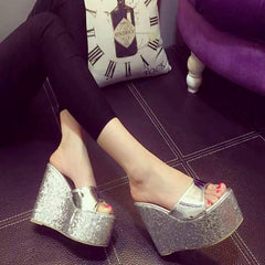 Flip Flops mit dicker Sohle