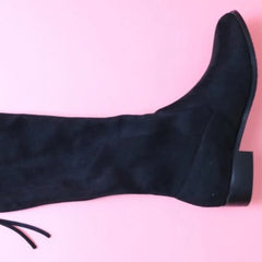 Hohe Stiefel mit quadratischem, niedrigem Absatz