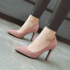 Lässige Pumps mit dünnem High Heels