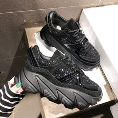 Lässiger Sneaker mit Plateau