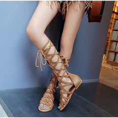 Ausgehöhlte Gladiator-Sandalen zum Schnüren