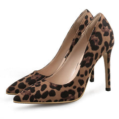 High Heel Pumps aus Wildleder mit Leopardenmuster