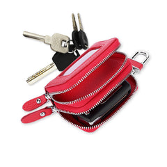 Modische Ledertasche mit Doppelreißverschluss.