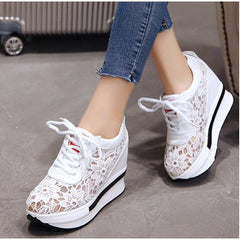 Plateau-Sneaker aus Mesh