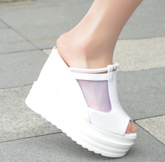 Lässige Flip-Flops mit offener Zehenpartie und Plateausohle