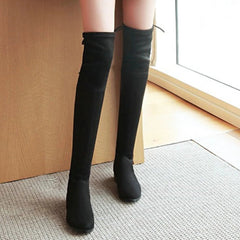 Hohe Stiefel mit quadratischem, niedrigem Absatz