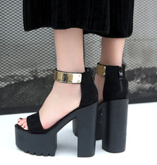 Sandalias de ante con tacones cuadrados