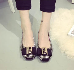 Lässige Flats mit quadratischer Zehenpartie